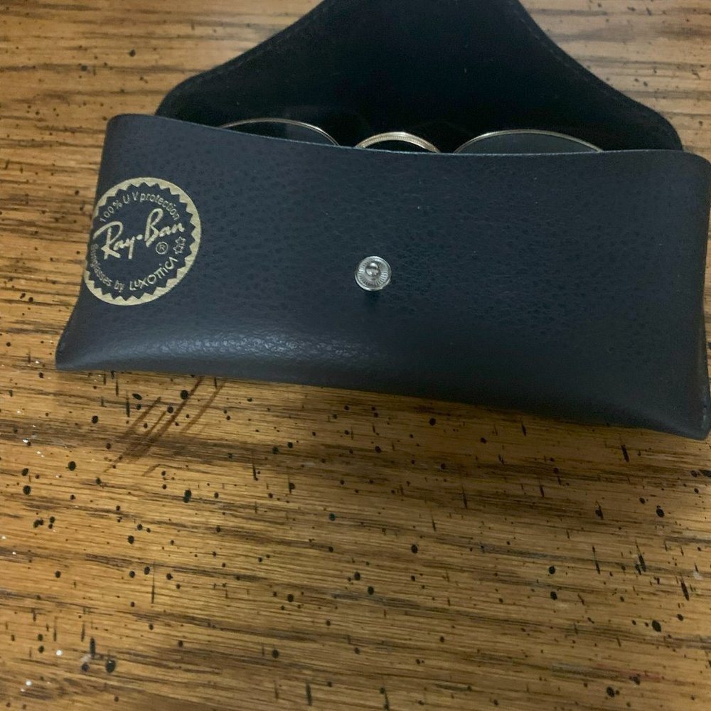 RAY BAN SUNGLASSES BY LUXIOTICA 100% U V PROTECTION - Picture 3 of 5